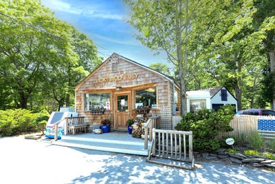 /international/us/472-old-stone-highway-east-hampton-ny-110107658457/