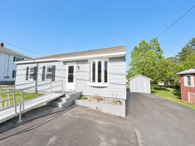 /international/us/576-hillside-avenue-berlin-nh-110108492191/