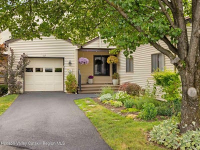 /international/us/17-knolls-court-woodstock-ny-110109162106/