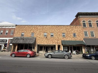 /international/us/121-third-street-elkins-wv-110105864386/