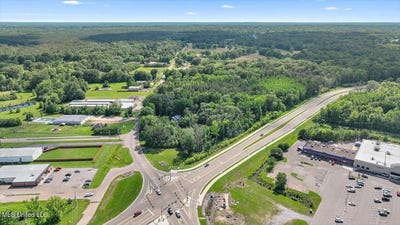 /international/us/hinds-parkway-byram-ms-110091958526/