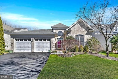 /international/us/146-aristotle-way-east-windsor-nj-110098176830/