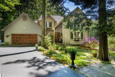 /international/us/1504-cedar-drive-traverse-city-mi-110108547352/