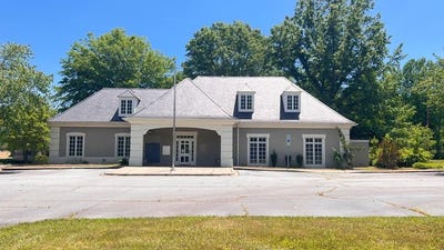 /international/us/114-westgate-plz-franklin-nc-110108445524/