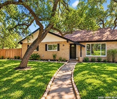 /international/us/26-sunrise-dr-pleasanton-tx-110120103920/
