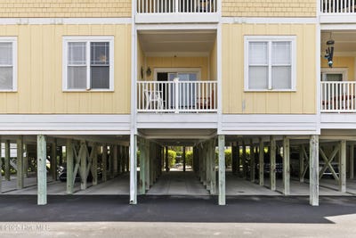 /international/us/700-ocean-drive-oak-island-nc-110098479002/