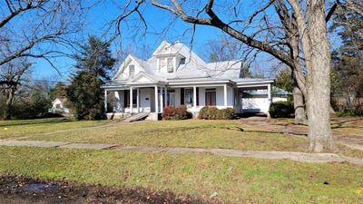 /international/us/909-w-broadway-clarksville-tx-110100596420/