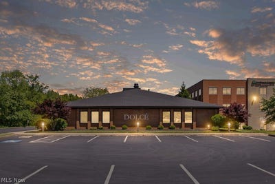 /international/us/18820-bagley-road-middleburg-heights-oh-110105411111/