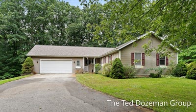 /international/us/16565-greenly-street-holland-mi-110110240242/