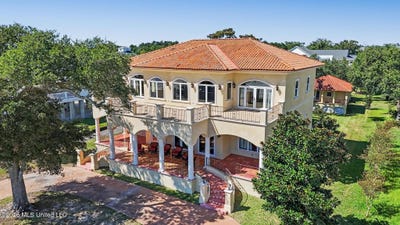 /international/us/815-n-beach-boulevard-waveland-ms-110120625935/