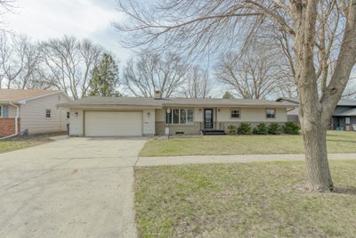 /international/us/1012-w-11th-street-spencer-ia-110107197268/