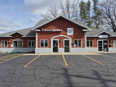 /international/us/1027-s-17th-avenue-wausau-wi-110107508144/