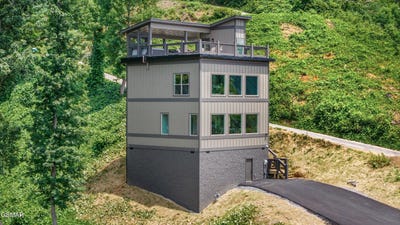 /international/us/284-laurel-oaks-way-gatlinburg-tn-110100423031/