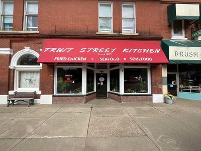 /international/us/105-n-paw-paw-street-lawrence-mi-110107029002/