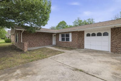 /international/us/301-n-manor-dr-kerrville-tx-110107348548/