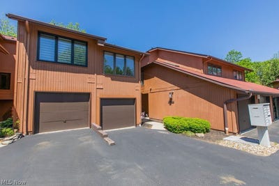 /international/us/25058-mill-river-road-olmsted-falls-oh-110108345554/