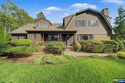 /international/us/812-mountain-avenue-wyckoff-nj-110109701442/