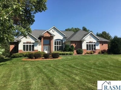 /international/us/28612-hub-drive-madison-lake-mn-110106772258/