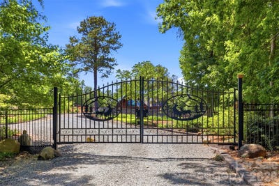 /international/us/416-lake-shore-drive-norwood-nc-110108066616/