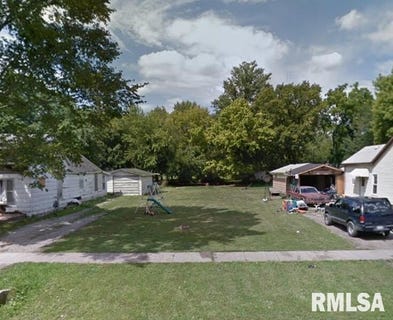 /international/us/209-s-walnut-street-duquoin-il-110104560427/