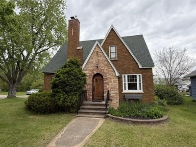 /international/us/1203-royalton-street-waupaca-wi-110108279258/