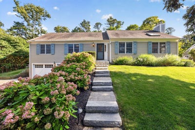 /international/us/23-taylors-pond-road-south-chatham-ma-110119705201/