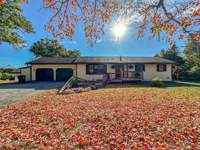 /international/us/3-fox-farm-road-queensbury-ny-110107397539/