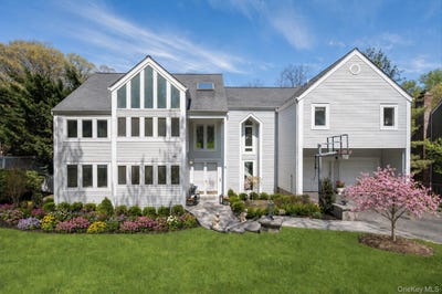 /international/us/8-verity-lane-roslyn-ny-110107543268/