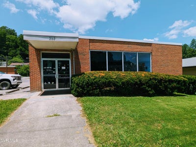 /international/us/393-e-main-street-clintwood-va-110109189856/