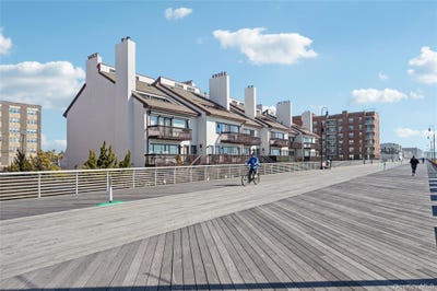 /international/us/615a-oceanfront-long-beach-ny-110106276239/