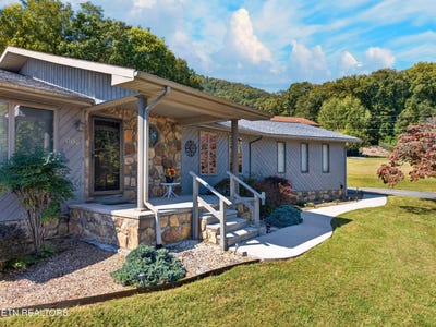 /international/us/1089-mountain-trail-drive-newport-tn-110120579115/