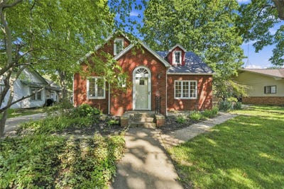 /international/us/1008-w-1st-street-pella-ia-110119685087/