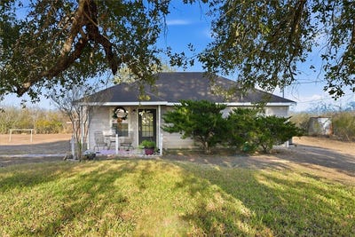 /international/us/3260-highway-281-george-west-tx-110105734552/