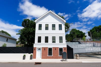 /international/us/328-columbia-street-hudson-ny-110108340928/
