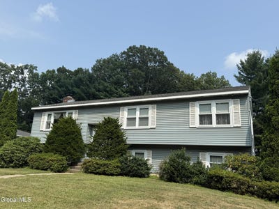 /international/us/12-lakewood-drive-saratoga-springs-ny-110106448209/