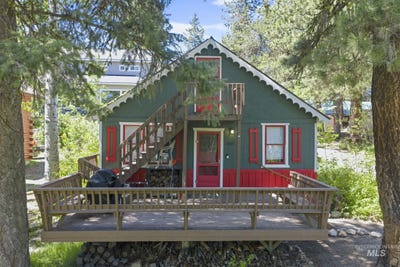 /international/us/1005-yew-wood-mccall-id-110108267912/