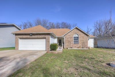 /international/us/1206-douglas-court-carthage-mo-110107982438/