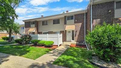 /international/us/903-white-oak-lane-university-park-il-110108532509/