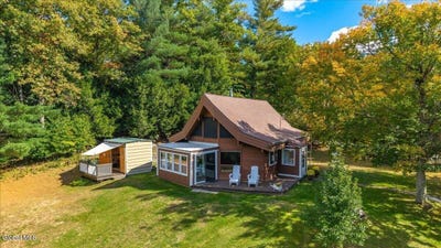 /international/us/668-county-route-25-corinth-ny-110120496825/