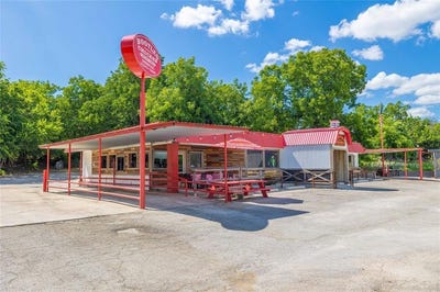 /international/us/707-commercial-street-goldthwaite-tx-110100746330/