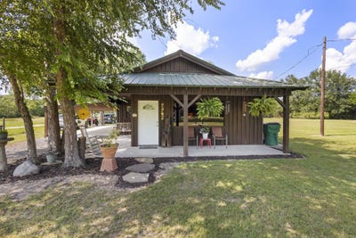 /international/us/2493-villa-rd-kountze-tx-110101451820/