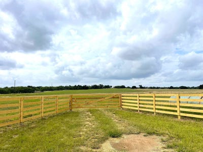 /international/us/528-cr-409-valley-spring-tx-110098247926/