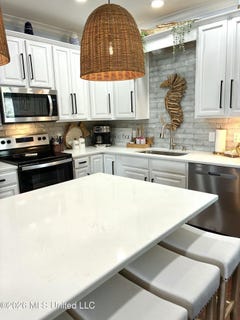 /international/us/1515-e-beach-boulevard-lot-212-pass-christian-ms-110108362210/