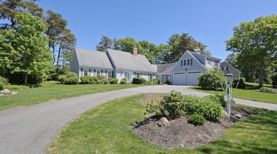 /international/us/56-shad-bush-circle-east-dennis-ma-110107663382/