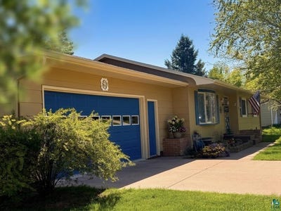 /international/us/714-w-5th-st-washburn-wi-110108353597/