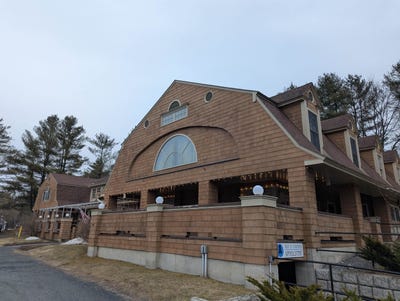 /international/us/442-e-woodstock-road-woodstock-vt-110098612838/