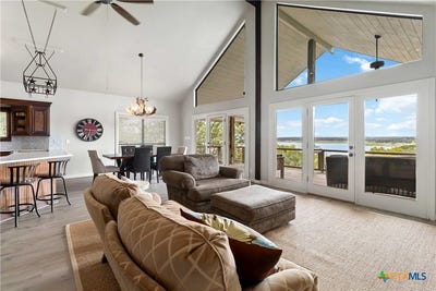 /international/us/1115-riviera-drive-canyon-lake-tx-110101270565/
