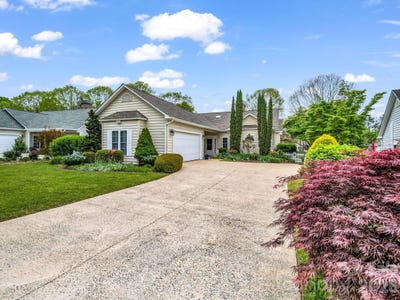 /international/us/276-cambridge-drive-brevard-nc-110106257698/