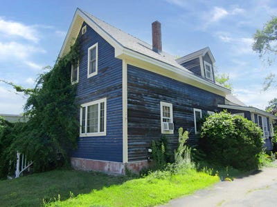 /international/us/65-maple-street-saco-me-110110268608/