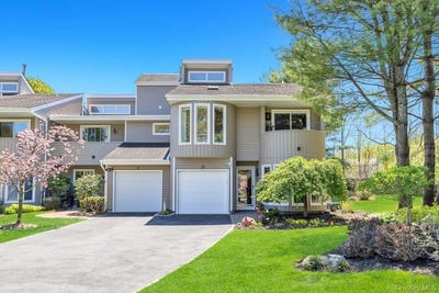 /international/us/12-kristin-lane-hauppauge-ny-110107996583/